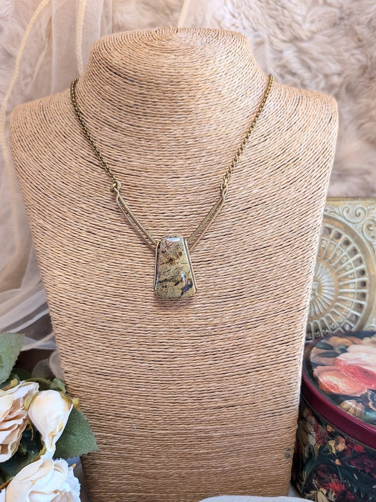 LÏN · Light Jade Necklace • Minimalist Pendant - RÏKST JEWELRY