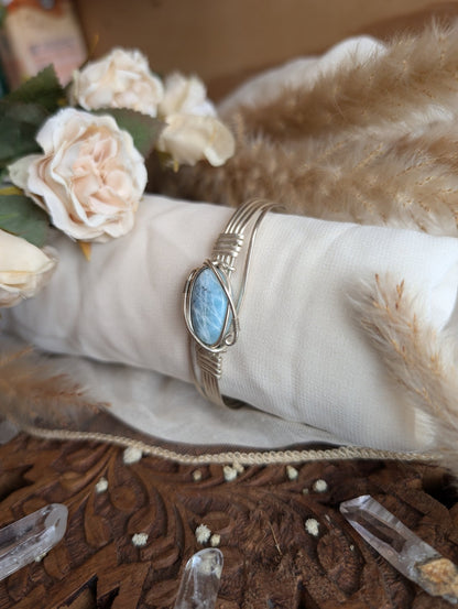 Detail of silver-plated wirework holding the larimar stone
