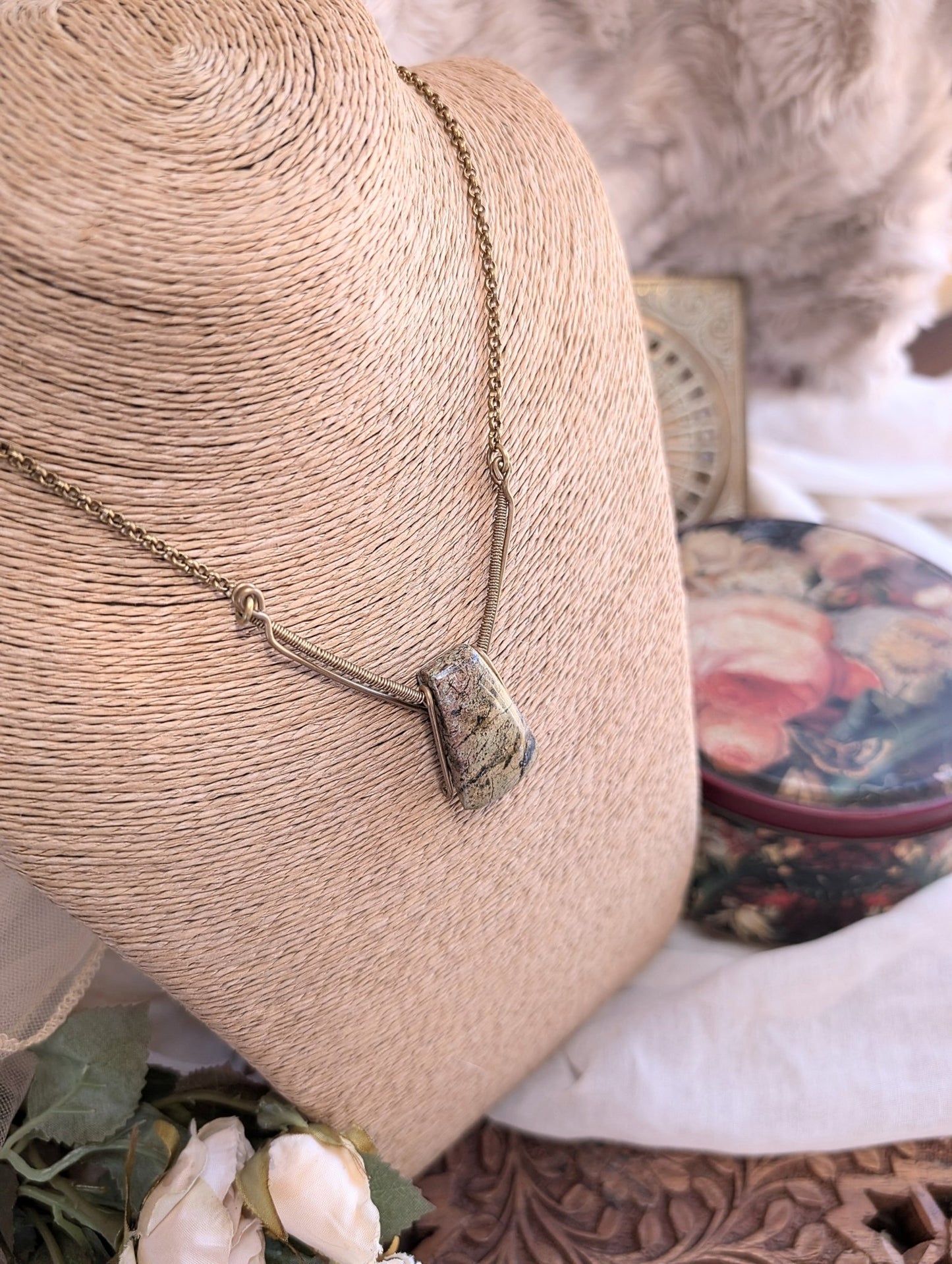LÏN · Light Jade Necklace • Minimalist Pendant - RÏKST JEWELRY