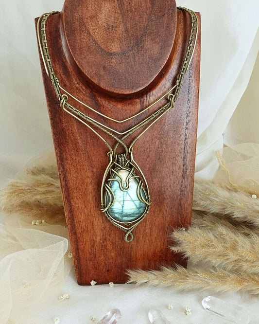 Labradorite VÏ wirewrap pendant showing iridescent blue flash of the stone