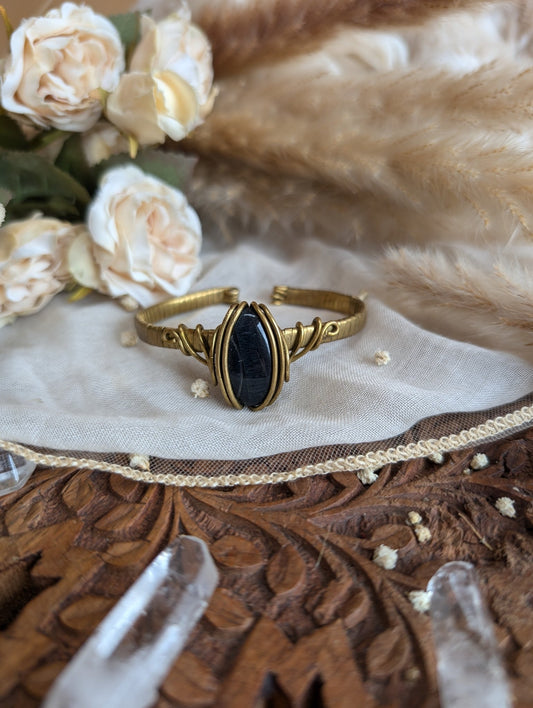 ZÏ blue tiger eye bracelet showing rare midnight blue color