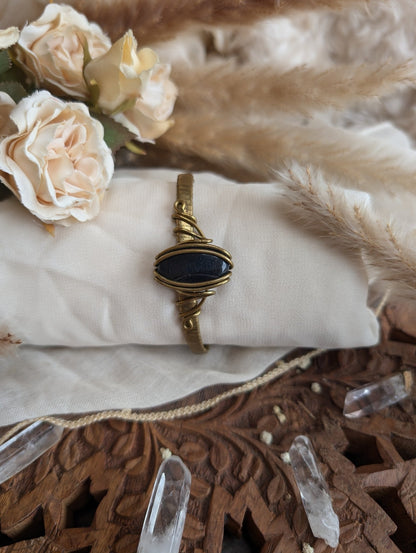 Side view of ZÏ blue tiger eye bracelet in adjustable brass wire