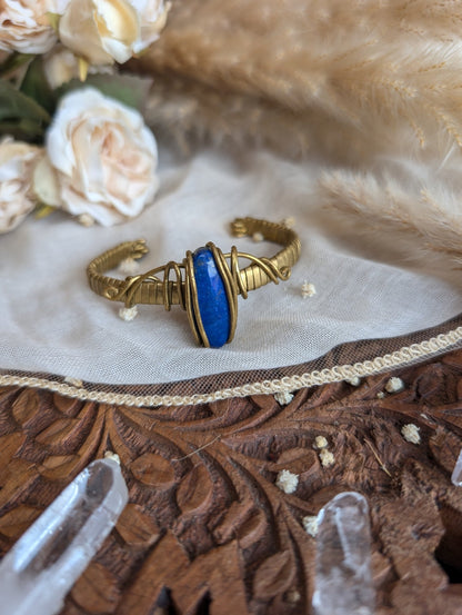 ZÏ lapis lazuli bracelet showing deep blue stone with pyrite flecks