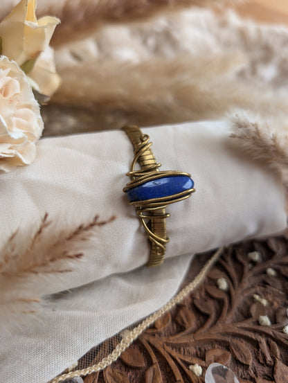 ZÏ lapis lazuli bracelet — close-up of the wirewrap